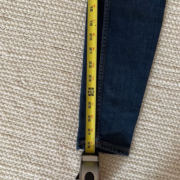 Old Navy High Rise Rockstar Super Skinny jeans, Size 2, Excellent Condition - Picture 5 of 6